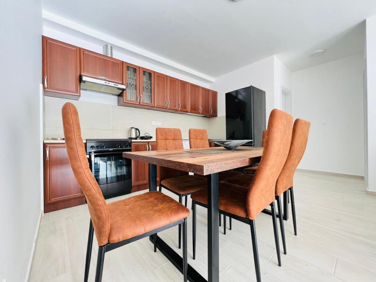 Apartment With Terrace And Private Parking Kotor Eksteriør billede