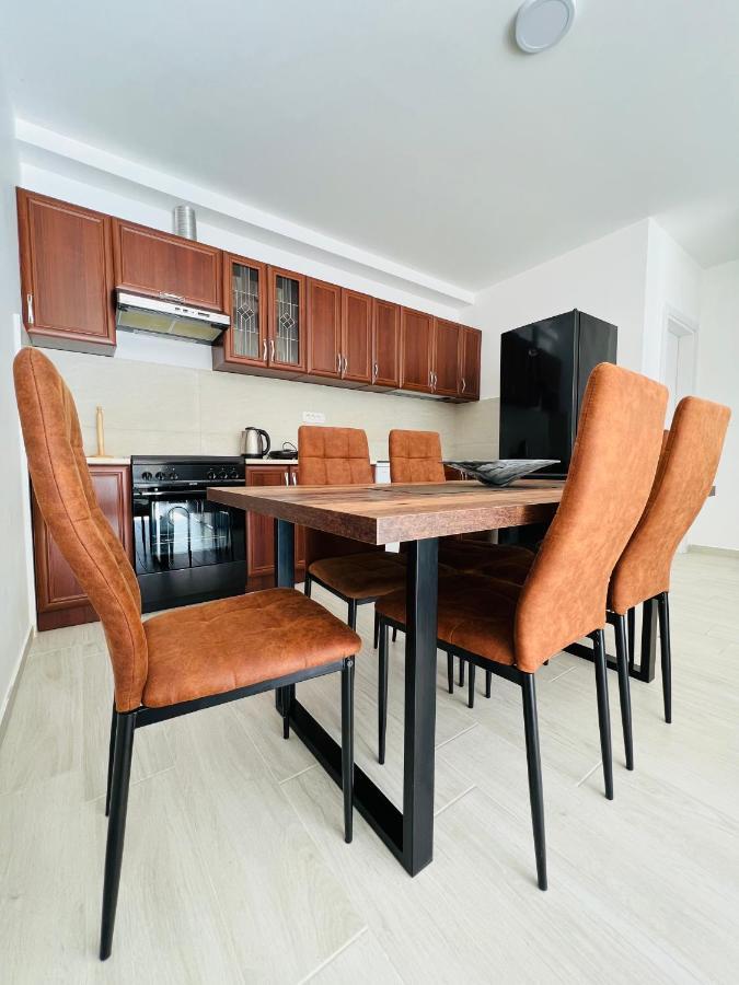 Apartment With Terrace And Private Parking Kotor Eksteriør billede