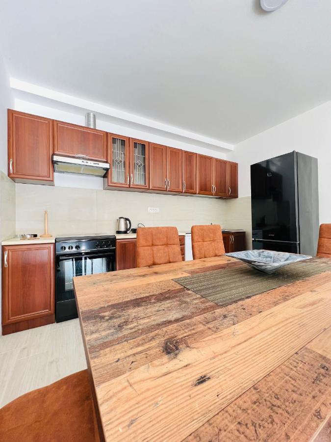 Apartment With Terrace And Private Parking Kotor Eksteriør billede