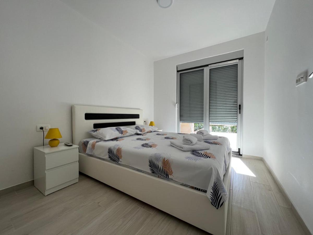 Apartment With Terrace And Private Parking Kotor Eksteriør billede